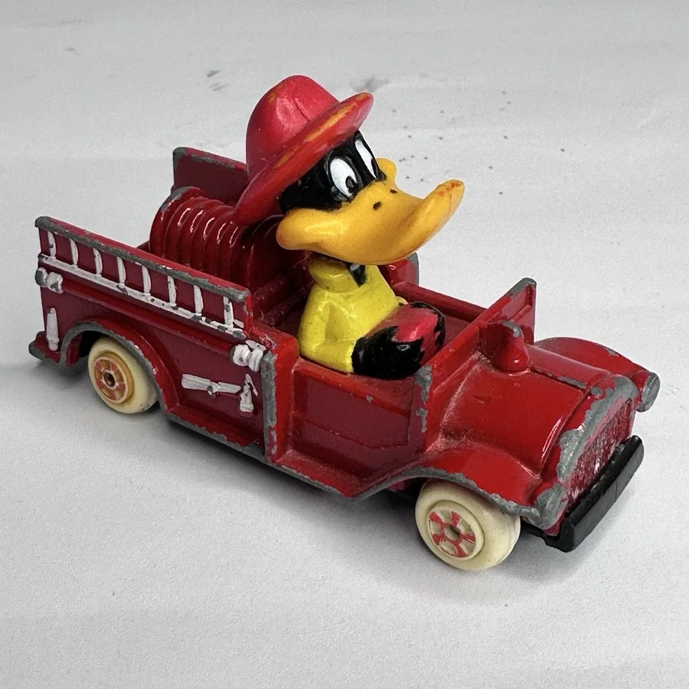 Vintage Ertl Looney Tunes Red Daffy Duck Fire Engine Diecast 1988